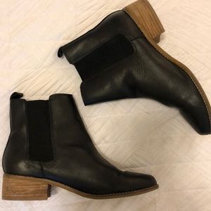 GAP Chelsea Boots